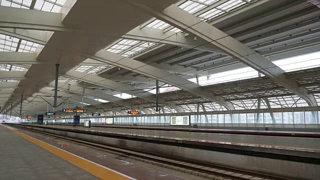 珠海市火车站站台慢镜头全景4k中国