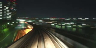 东京夜间运行的高速列车