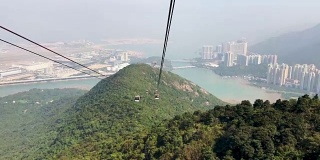 从缆车俯瞰香港的山