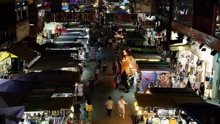 这是香港孟角夜市上热闹街市的一段时间。视频素材模板下载