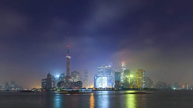 日出时的上海城市景观和天际线