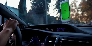 当开车时，近距离使用绿屏手机