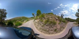 在西班牙马略卡岛巴利阿里群岛的Tramuntana山的发卡弯道上驾驶汽车的360度虚拟现实视图