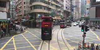 时光流逝香港电车，湾仔行人