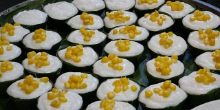 配椰子的泰国布丁，传统的泰国甜点