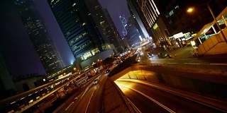 TU，香港夜晚的城市景观，中区快速的交通和摩天大楼