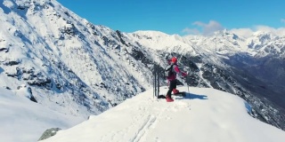 徒步登高，滑雪游览雪山，一览阿尔卑斯山，战胜逆境，取得成功