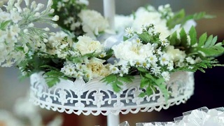 用鲜花装饰婚礼。视频素材模板下载