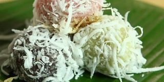 泰国椰子球甜点或Kanom Tom