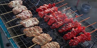 泰国街头小吃，沙嗲烤猪肉，烤肉串