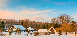 日本冬季暴雪后，以4k延时拍摄的大野Hakkai村日出与富士山为背景