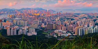 4k时间流逝香港城市日出景观，香港九龙山顶全景图