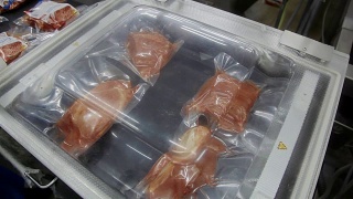 真空包装肉类在工厂视频素材模板下载