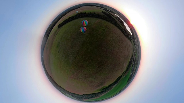 热气球在天空上空拍摄球面全景