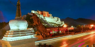 4K时间流逝电影日落场景与红绿灯布达拉宫，中国西藏