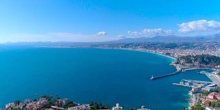 鸟瞰图尼斯法国步行街，地中海和机场视图。城市panorame。无人机FullHD视频