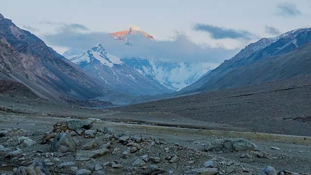 中国西藏珠穆朗玛峰大本营珠穆朗玛峰移动云场景4K时间流逝