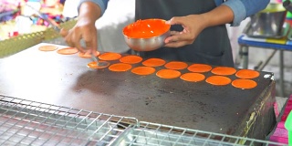 4K电影特写泰国甜点街头小吃的烹饪叫东京街头小吃油炸