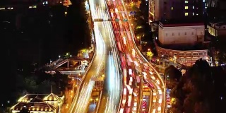 城市高架桥交通在交通时间流逝，上海，中国