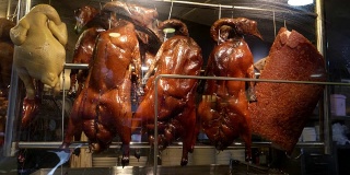 在香港的一家餐馆里煮北京鹅