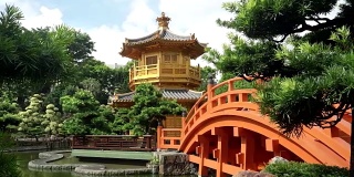 潘的南莲花园，桥和亭子在香港