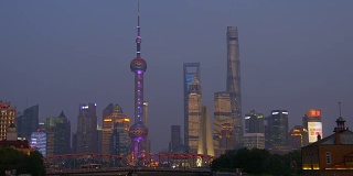 暮色映照上海市区著名的江湾全景4k中国