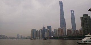 白天乘坐上海城市渡轮全景4k中国