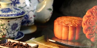 中秋节期间向朋友或家人聚会赠送月饼/月饼/月饼上的汉字在英语中代表“双白”