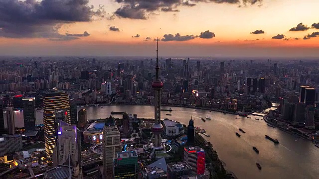 傍晚空中拍摄的上海城市天际线
