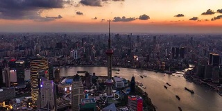 傍晚空中拍摄的上海城市天际线