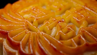 传统风格的中国月饼旋转中国意味着莲蓉蛋黄没有标志或商标视频素材模板下载