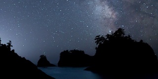 银河夜空-在俄勒冈海岸的海斯塔克群岛之上