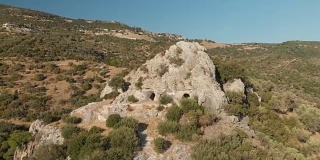 土耳其伊兹密尔霍默罗斯谷的古老洞穴