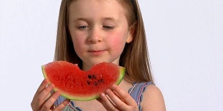 孩子吃西瓜