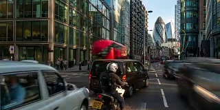 慢镜头:英国伦敦市中心利物浦大街上的通勤人群