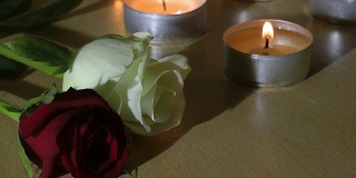 抽象蜡烛灯燃烧和玫瑰花纹理