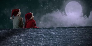 圣诞画面。可爱的婴儿和小孩穿着圣诞服装坐在屋顶上等待圣诞老人。冬季月光之夜与圣诞老人的剪影在月亮上。