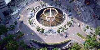 新加坡的财富喷泉是世界上最大的喷泉。它位于新加坡最大的购物中心之一。