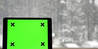 水平:数字平板上的窗口下雪时间