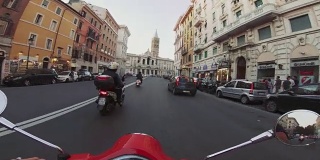 骑摩托车:在罗马骑摩托车