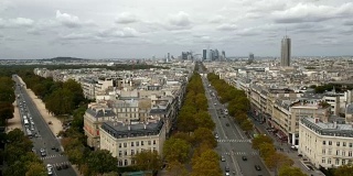 一个广角的巴黎La密集与缩放