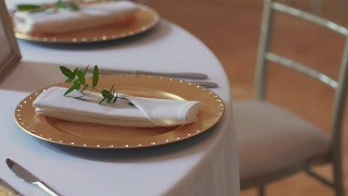 为婚宴装饰的桌子视频素材模板下载