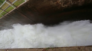 Prasae水库的水闸大坝视频素材模板下载