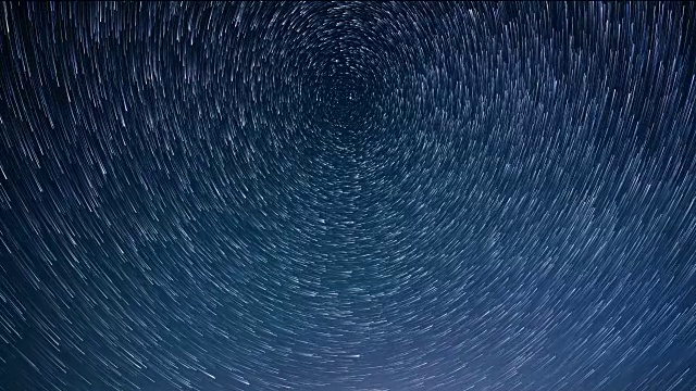 延时。星星在夜空中盘旋