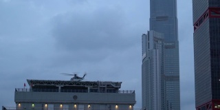 直升机和摩天大楼