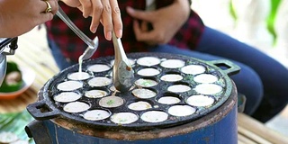 自制泰式椰子煎饼，泰式甜食，传统甜品“Kanom Krok”