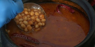 锅里的咖喱豆