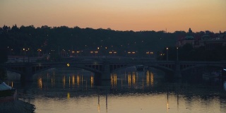 黄昏时分的马纳索夫桥