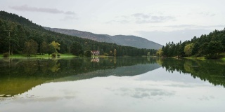 著名的Abant湖在bolu golcuk时间流逝。