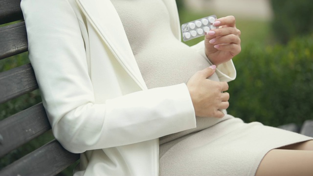预计女性拿着药爆手，婴儿生命危险，副作用